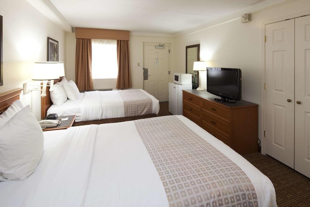 La Quinta Inn By Wyndham Huntsville Research Park Экстерьер фото