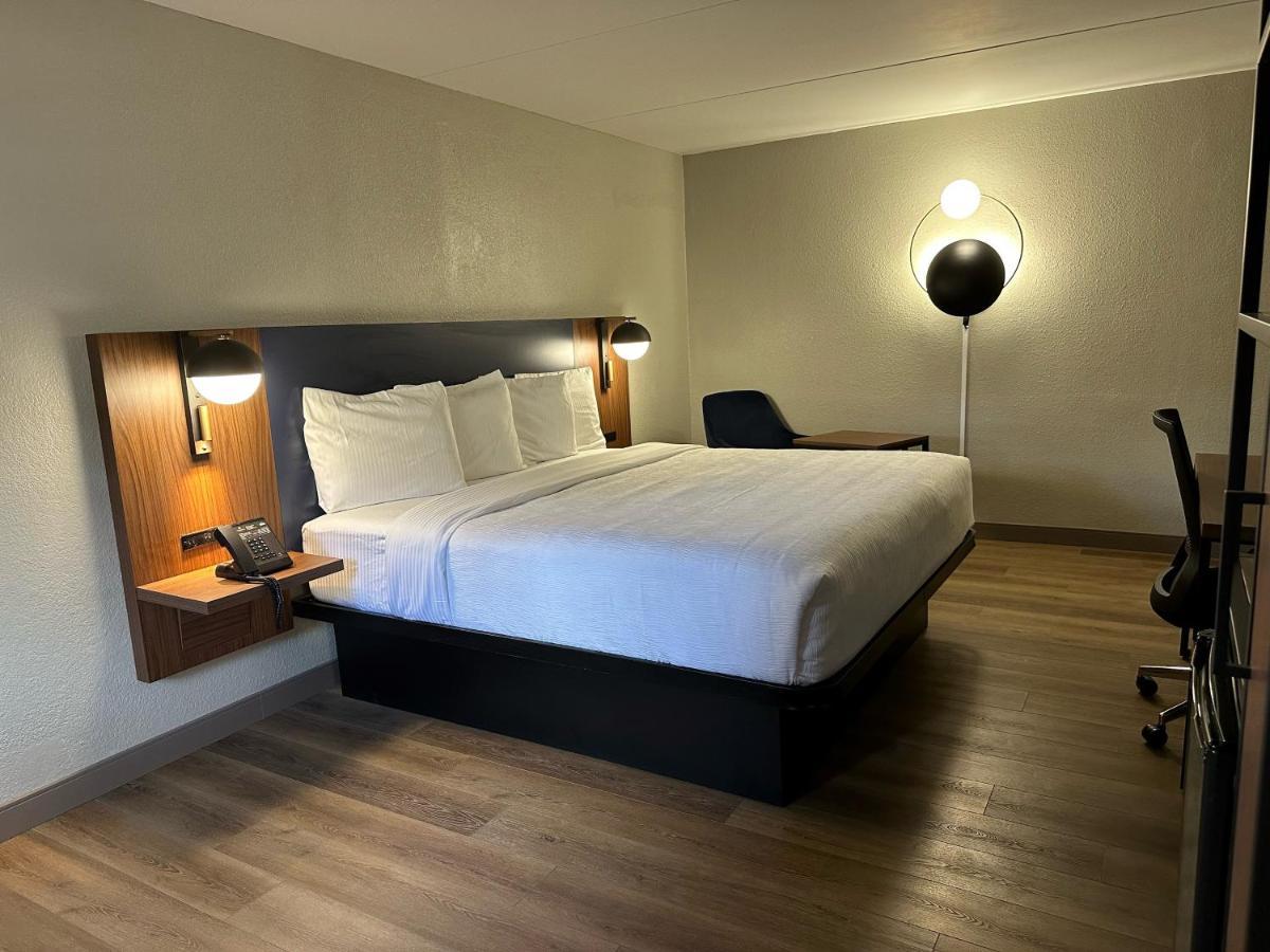 La Quinta Inn By Wyndham Huntsville Research Park Экстерьер фото