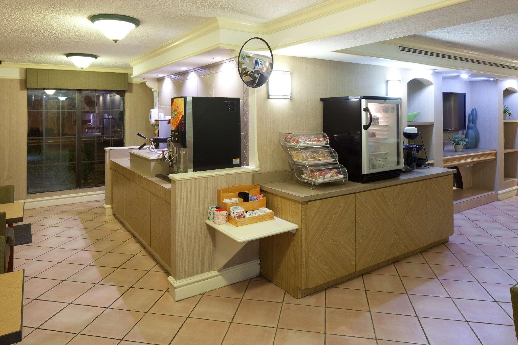 La Quinta Inn By Wyndham Huntsville Research Park Экстерьер фото