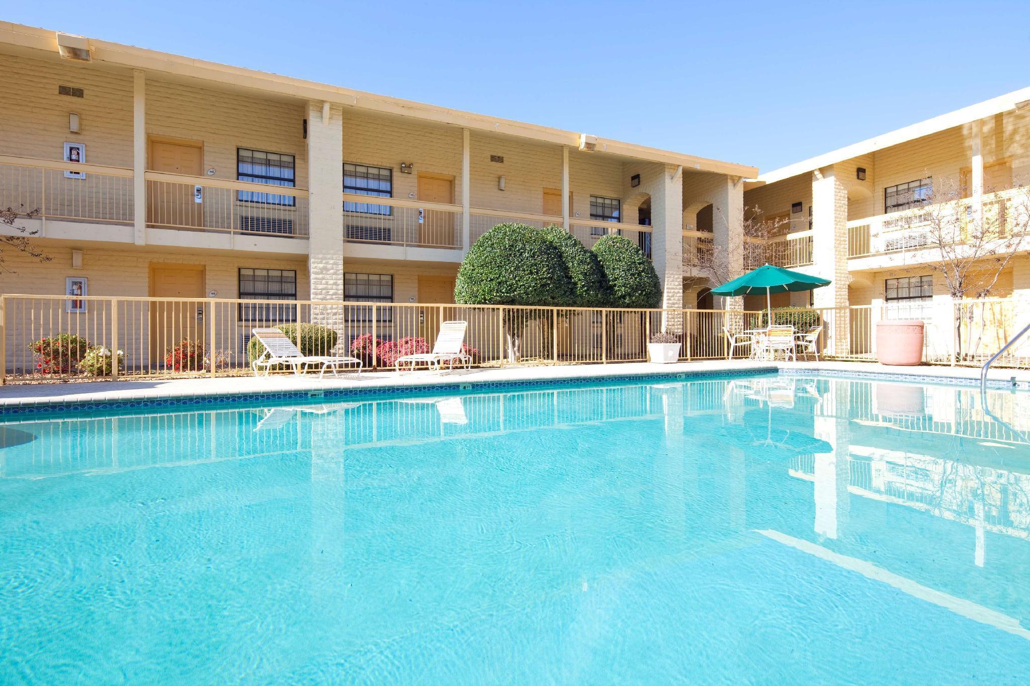 La Quinta Inn By Wyndham Huntsville Research Park Экстерьер фото