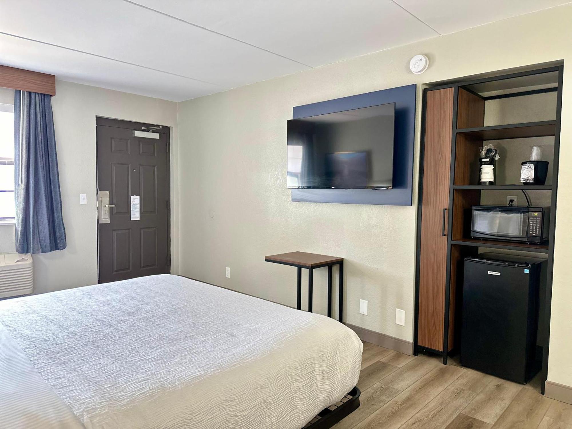 La Quinta Inn By Wyndham Huntsville Research Park Экстерьер фото