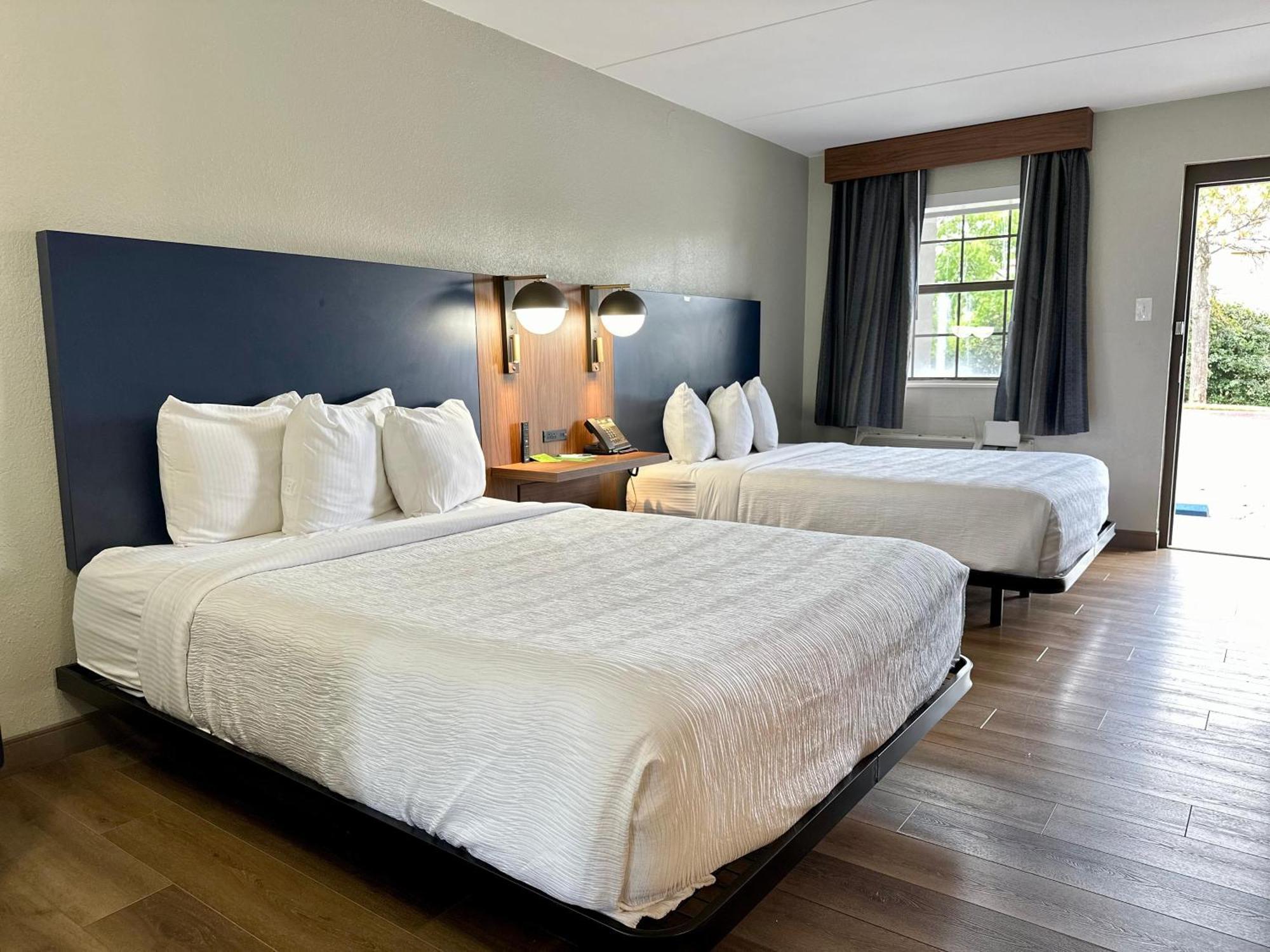 La Quinta Inn By Wyndham Huntsville Research Park Экстерьер фото