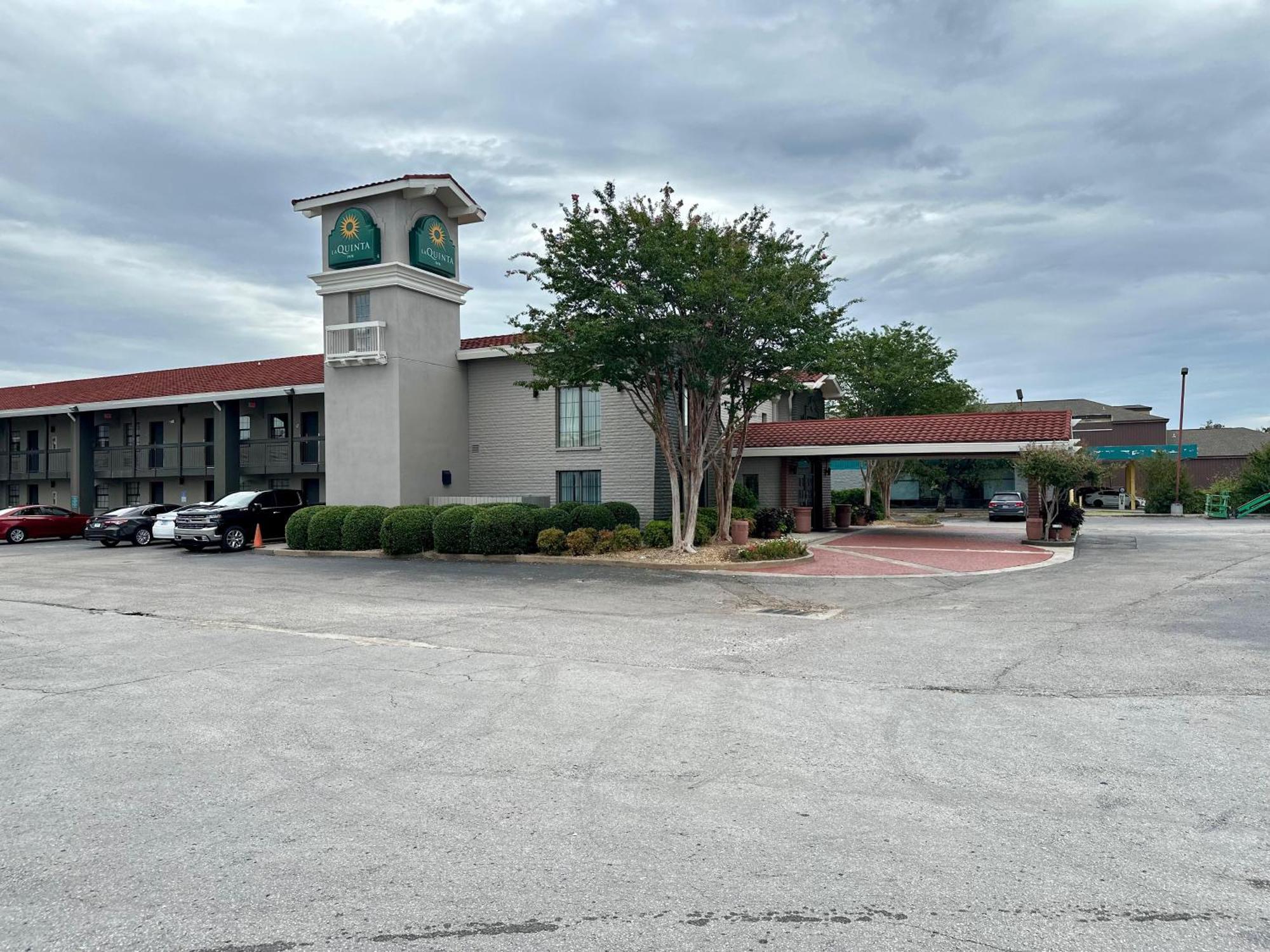 La Quinta Inn By Wyndham Huntsville Research Park Экстерьер фото