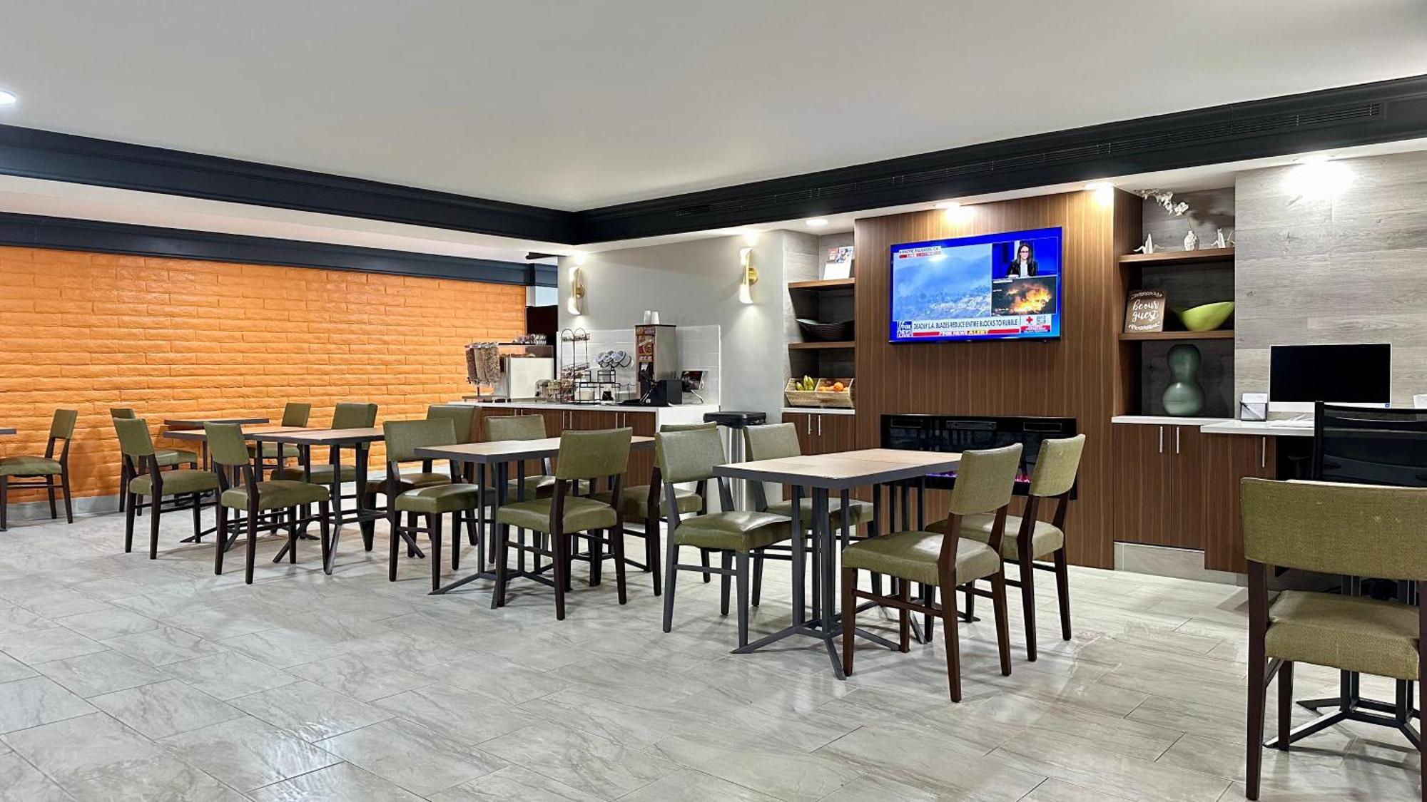 La Quinta Inn By Wyndham Huntsville Research Park Экстерьер фото