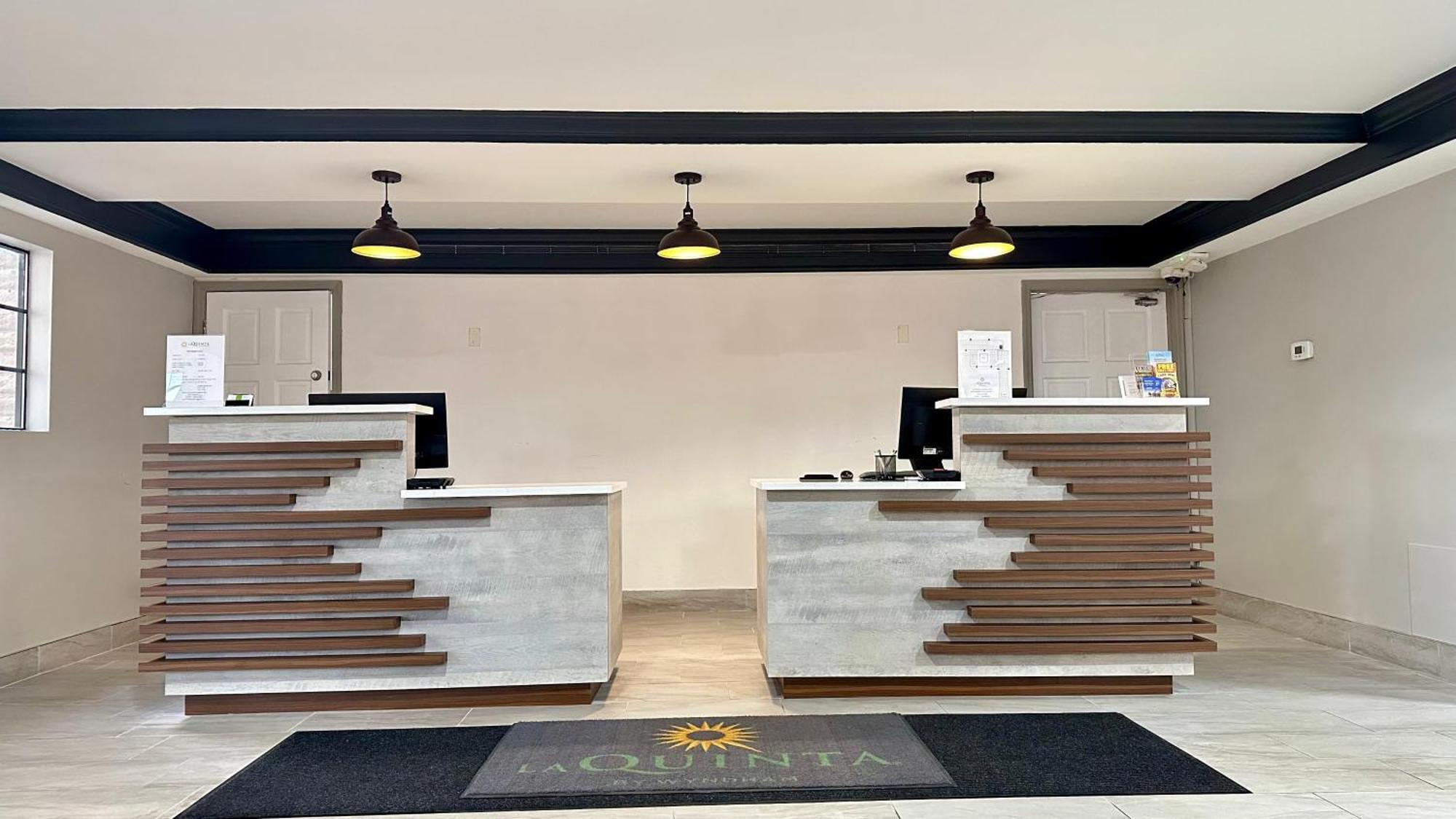 La Quinta Inn By Wyndham Huntsville Research Park Экстерьер фото