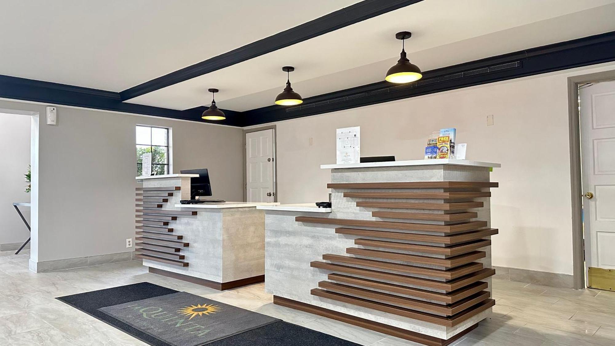 La Quinta Inn By Wyndham Huntsville Research Park Экстерьер фото