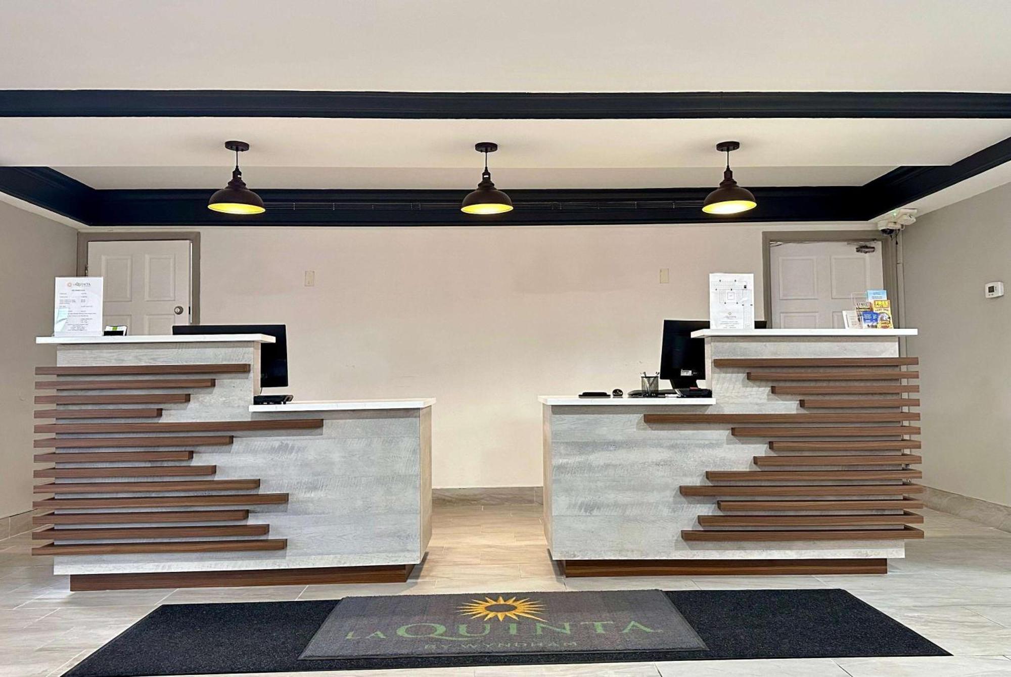 La Quinta Inn By Wyndham Huntsville Research Park Экстерьер фото