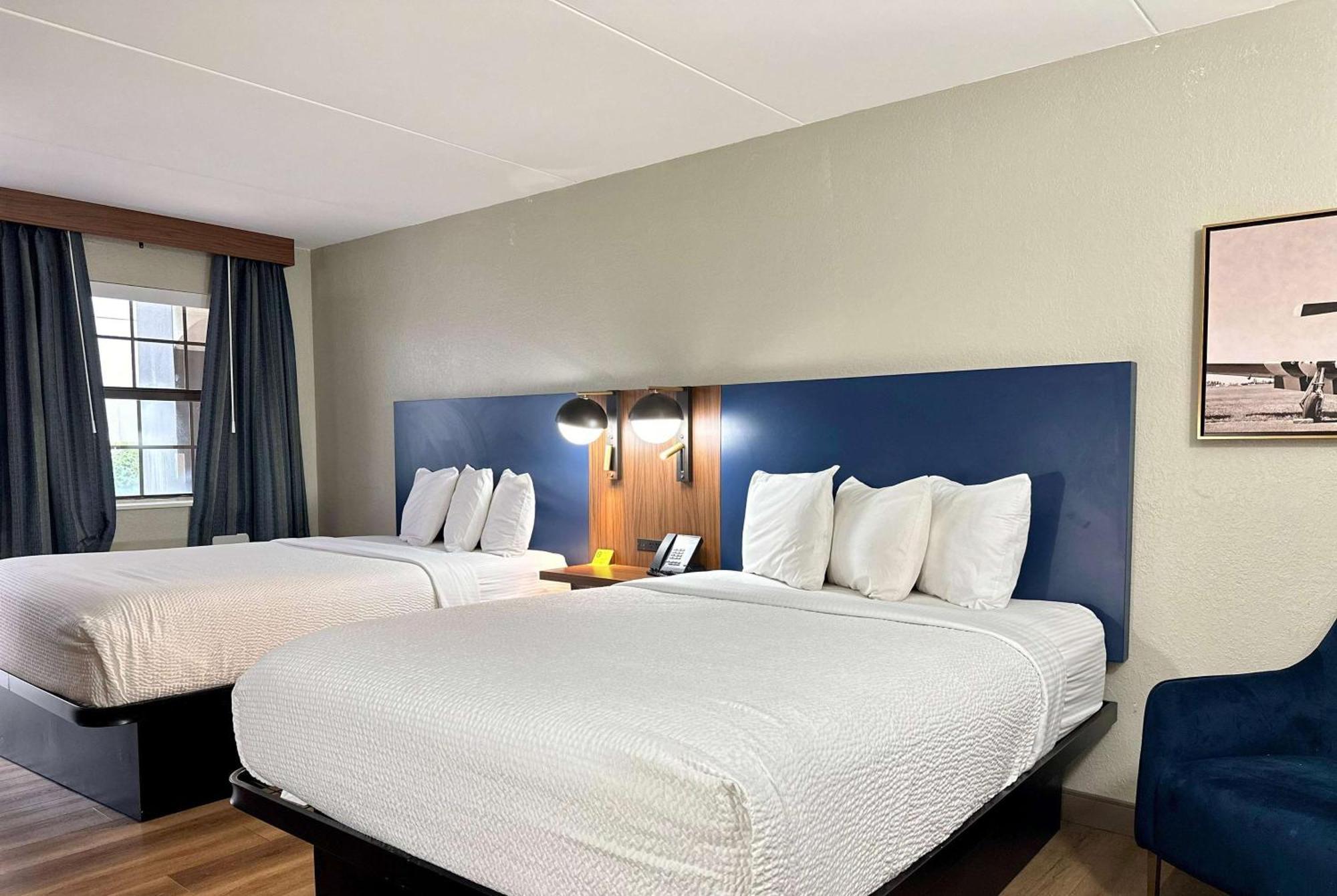 La Quinta Inn By Wyndham Huntsville Research Park Экстерьер фото
