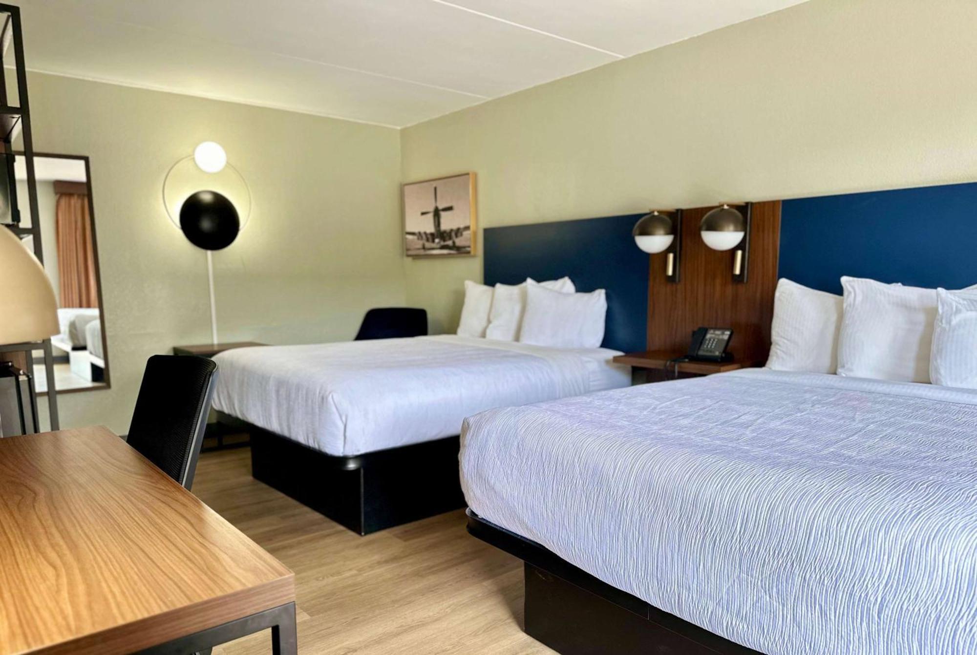 La Quinta Inn By Wyndham Huntsville Research Park Экстерьер фото