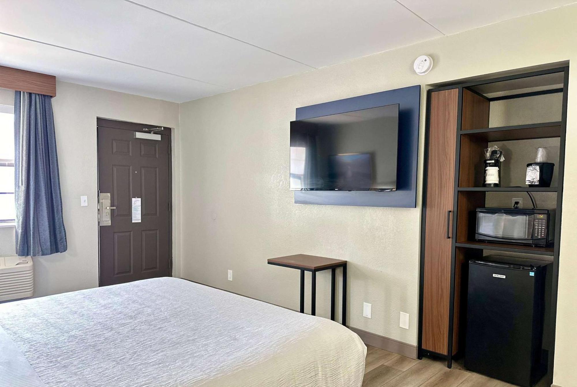 La Quinta Inn By Wyndham Huntsville Research Park Экстерьер фото