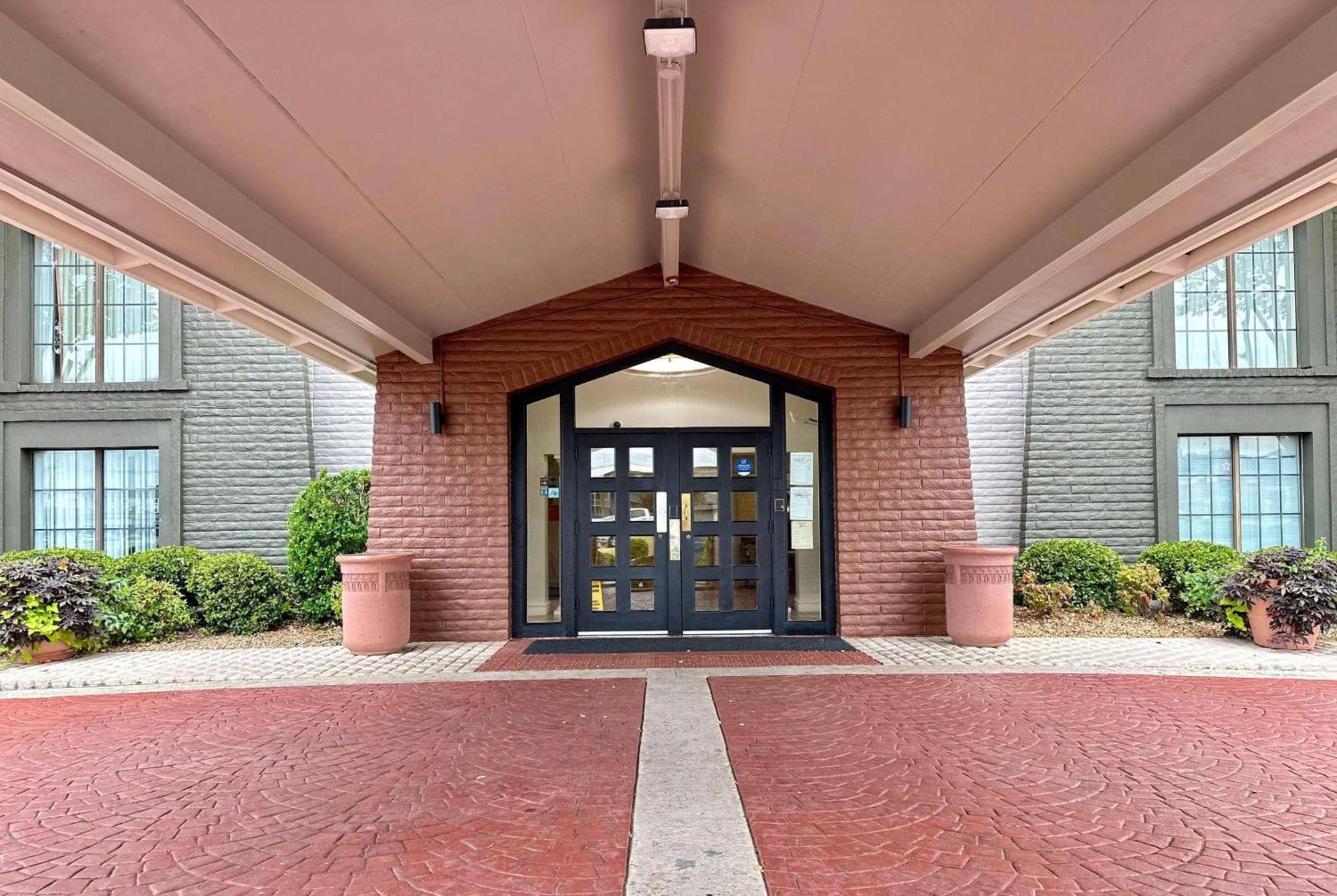 La Quinta Inn By Wyndham Huntsville Research Park Экстерьер фото