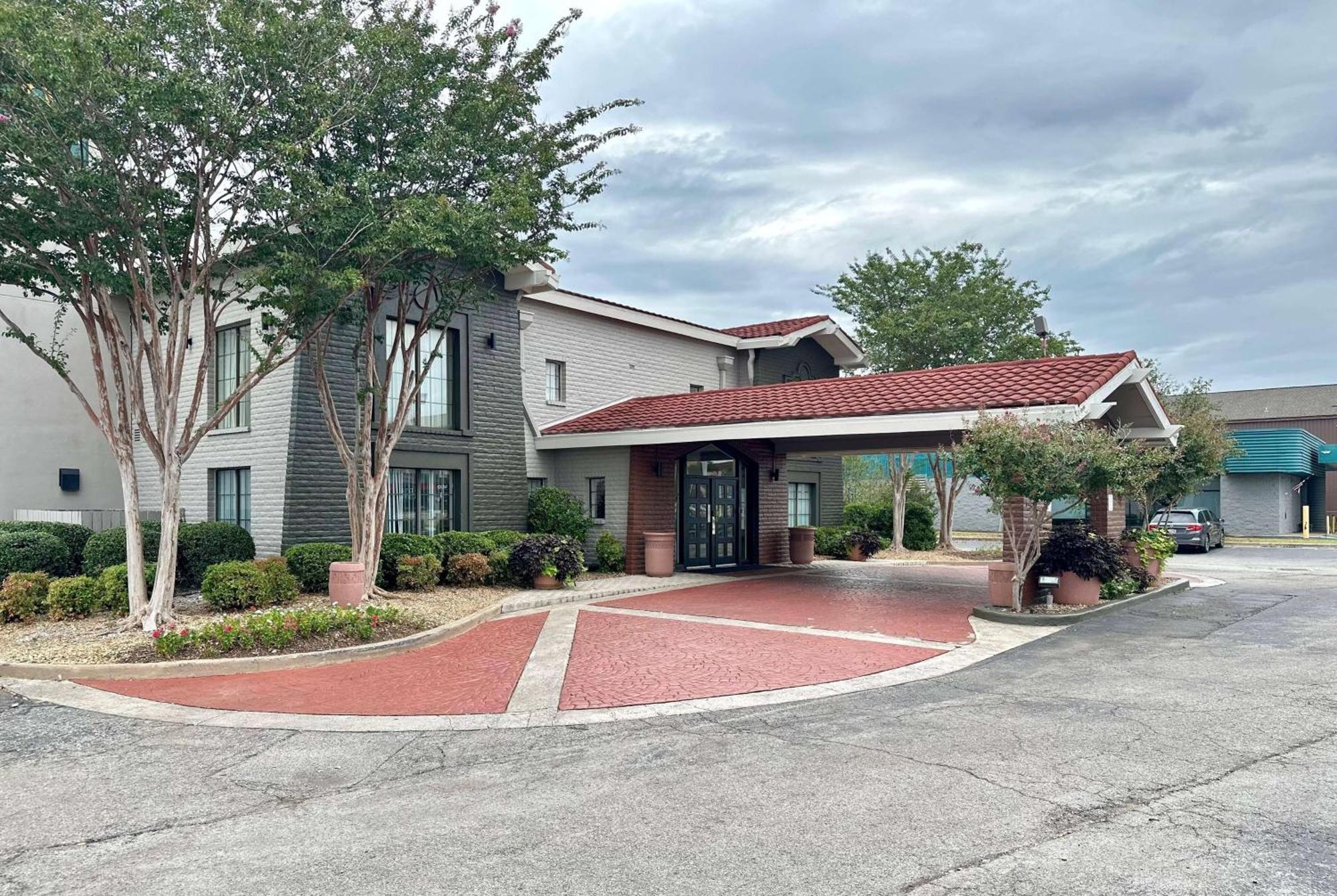 La Quinta Inn By Wyndham Huntsville Research Park Экстерьер фото