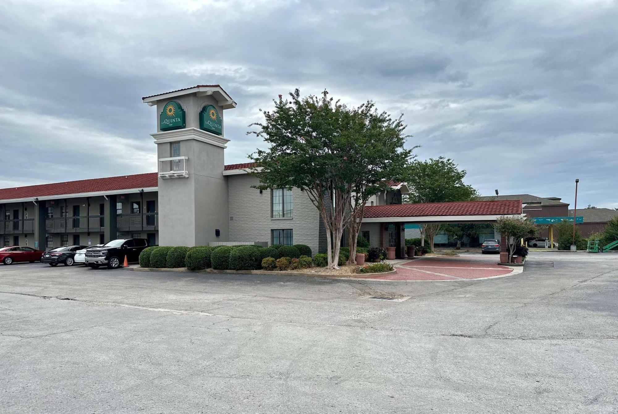 La Quinta Inn By Wyndham Huntsville Research Park Экстерьер фото