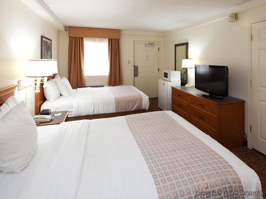 La Quinta Inn By Wyndham Huntsville Research Park Экстерьер фото