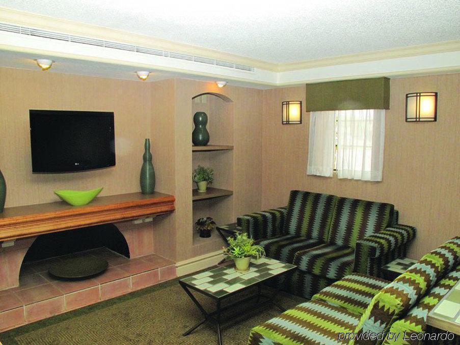 La Quinta Inn By Wyndham Huntsville Research Park Экстерьер фото