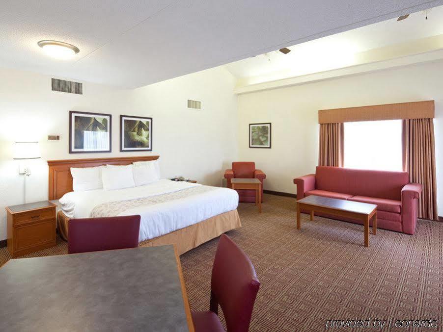 La Quinta Inn By Wyndham Huntsville Research Park Экстерьер фото